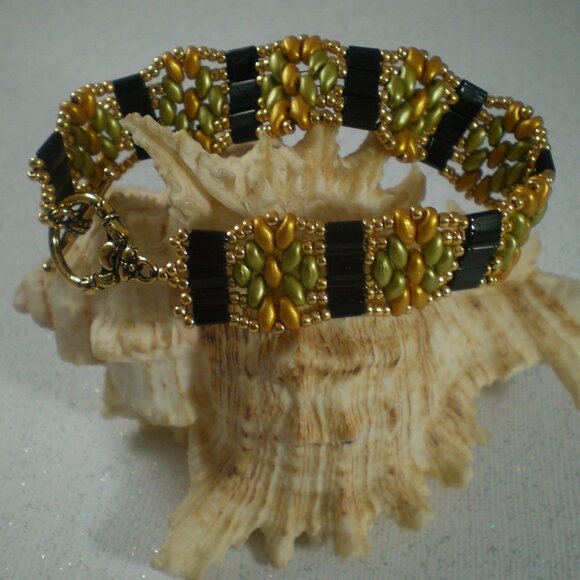 Tila Flower Band Bracelet; Hand Beaded, Gift - Picture 1 of 4
